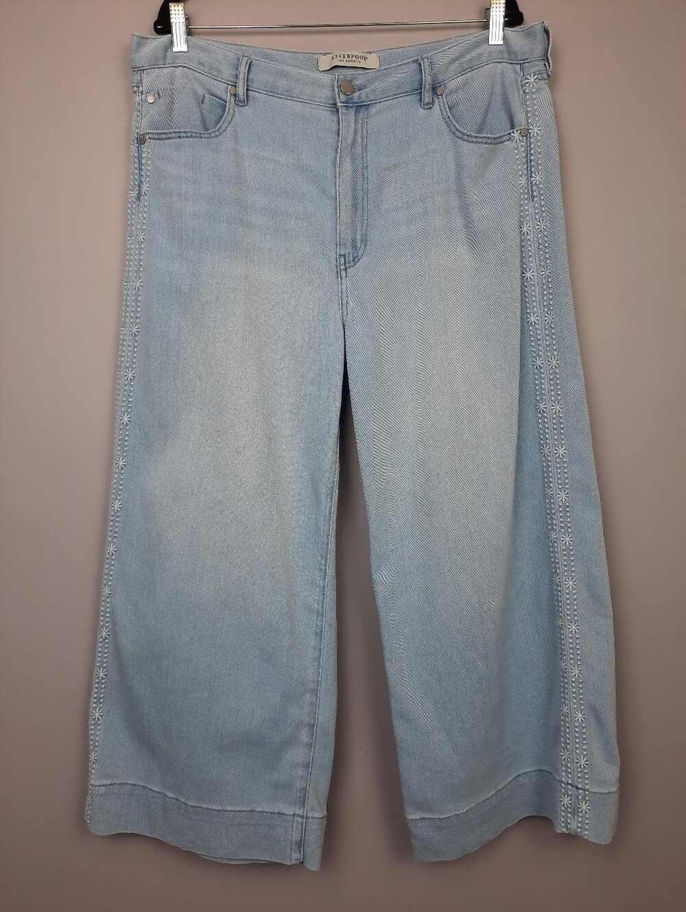 Liverpool Stride Mid Rise Crop Wide Leg Light Wash Floral Embroidered Jeans 16